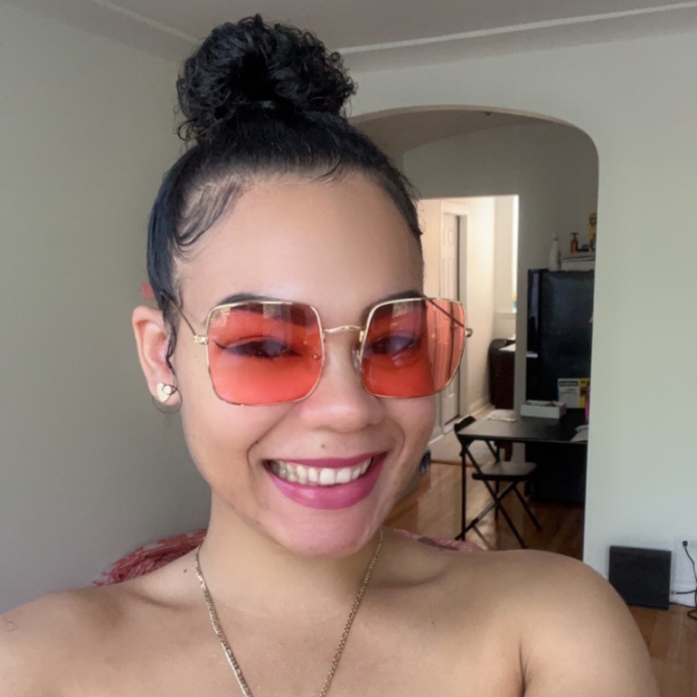 Peach 🍑 Sunnies 😍😍🔥🔥 - Picture 2 of 6